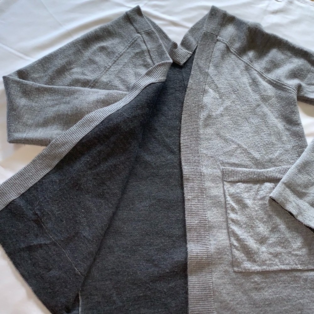 Lululemon Reverse Me Wrap - Picture 2 of 4